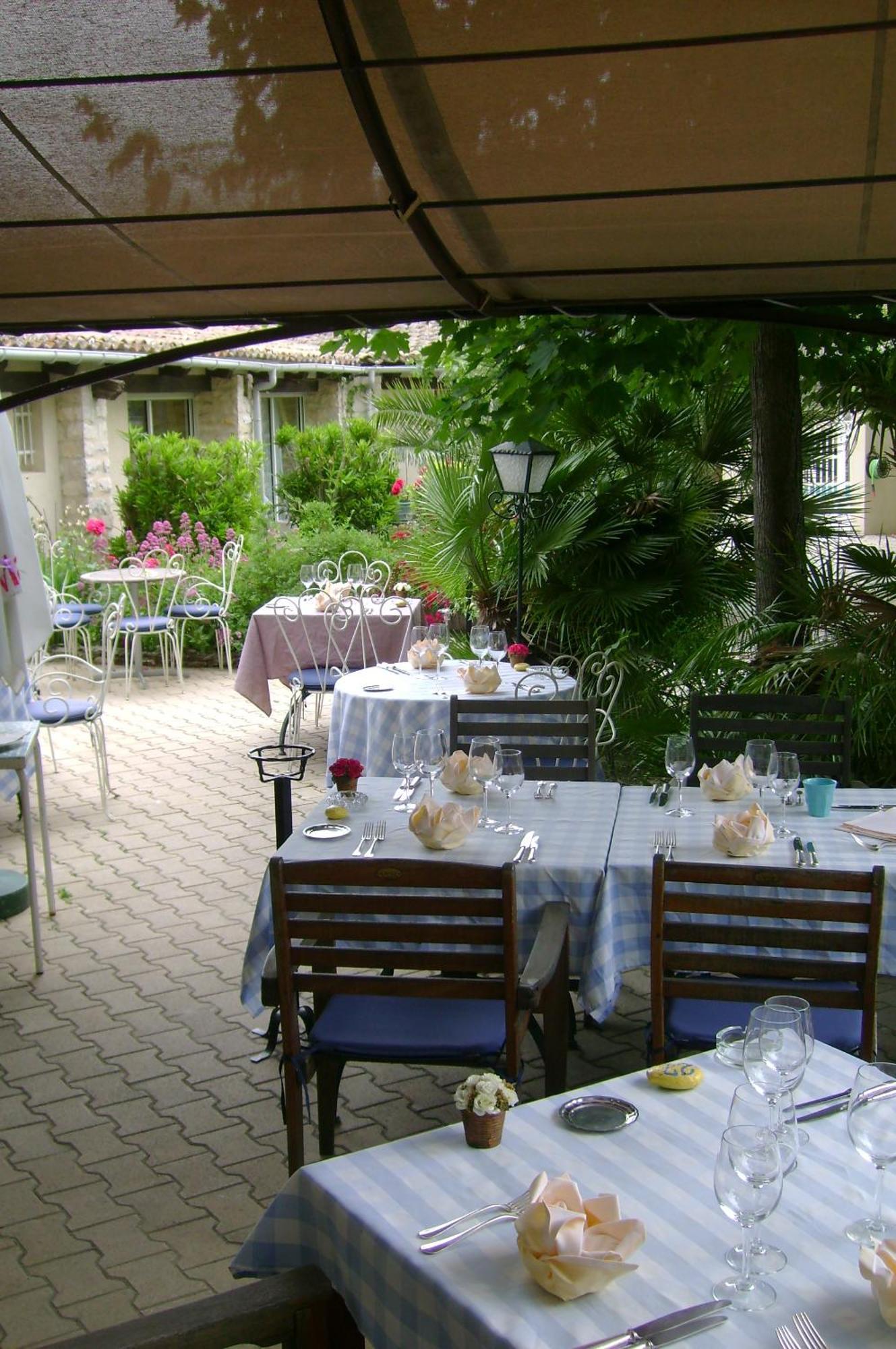 Logis Auberge De Tavel Exterior foto